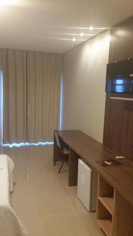 Kamur Plaza Hotel Goianesia Oda fotoğraf