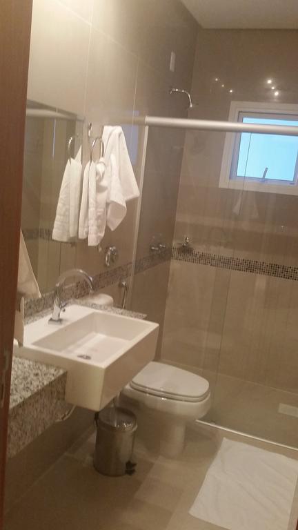 Kamur Plaza Hotel Goianesia Oda fotoğraf